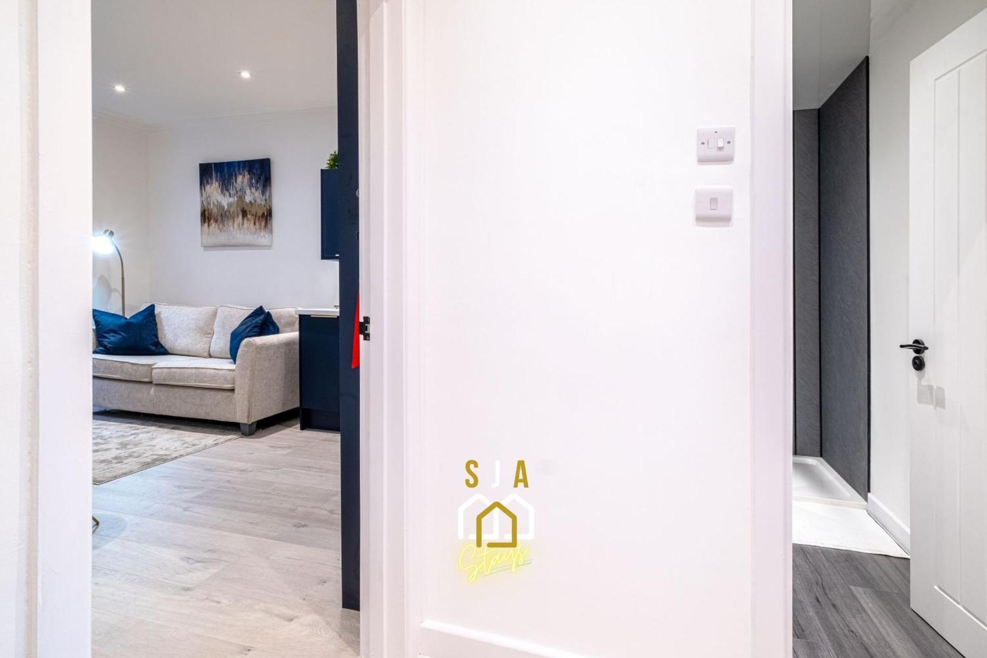 Holburn Hideaway - Sja Stays - Modern 2 Bed Apartment Aberdeen Esterno foto