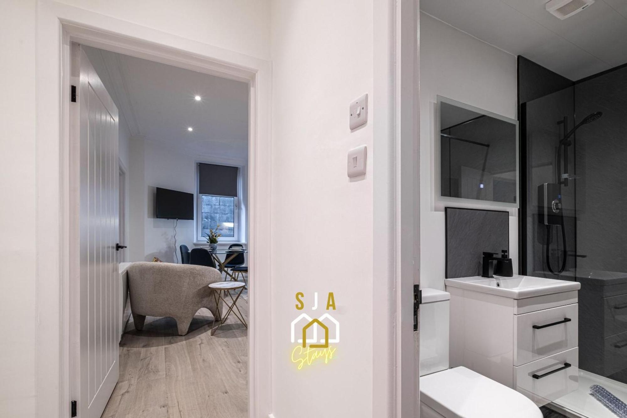 Holburn Hideaway - Sja Stays - Modern 2 Bed Apartment Aberdeen Esterno foto